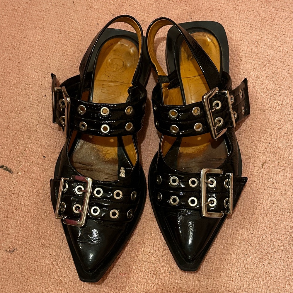 Ganni buckle flat